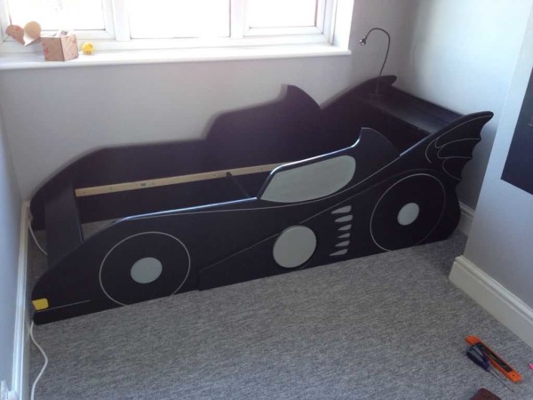 Approximately in the middle we set a stop - a bar that fixes the required width of the bed