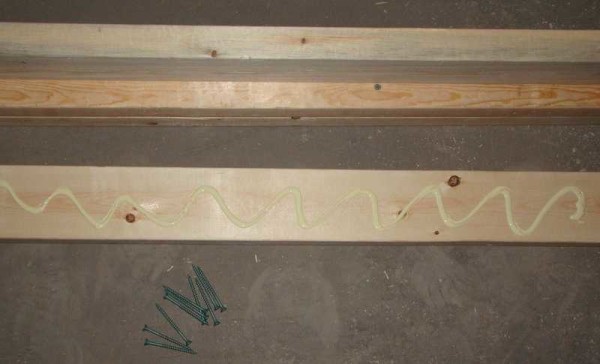 We coat the boards with glue and fold in pairs
