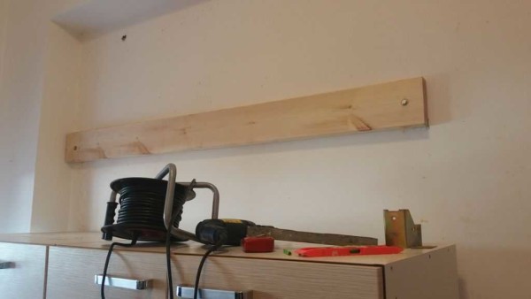 We fasten the board to the anchor bolts along the width of the berth.