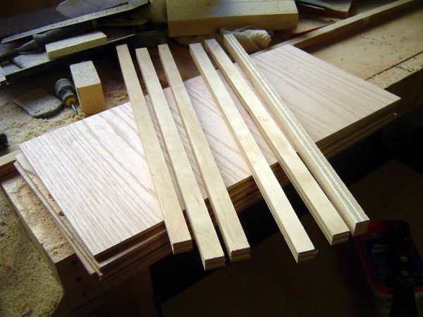 Cut plywood into pieces of the desired size