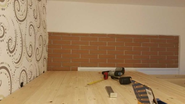 Tool for laying wood loft bed decking