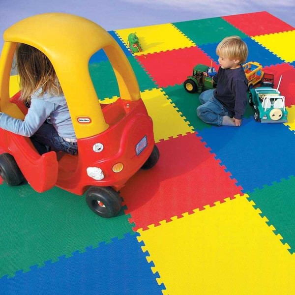 Soft floor in the nursery - comfortable and safe
