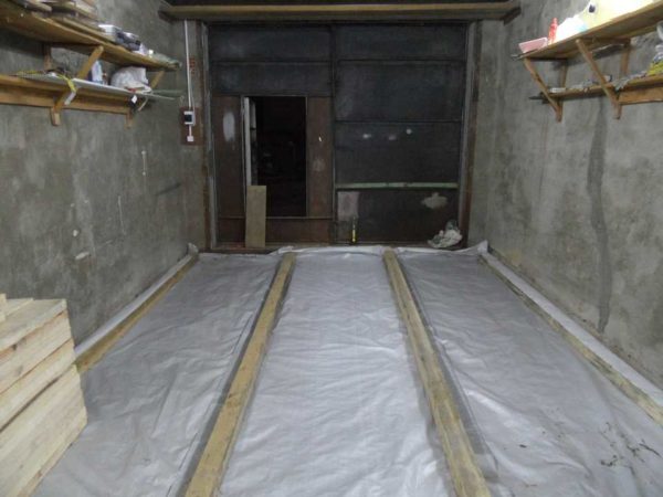 Waterproofing foil spread