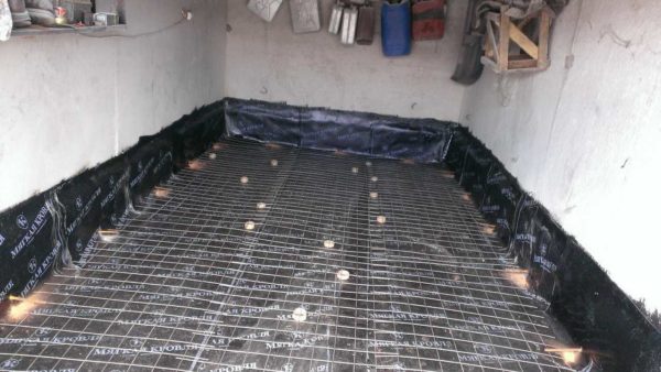 Waterproofing of the garage floor is made of waterproofing, reinforcing mesh is installed on bricks