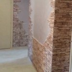 This type of decoration in the hallway is convenient in terms of cleaning.