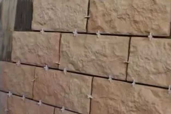 Large crosses are also suitable for decorating walls with decorative stones.