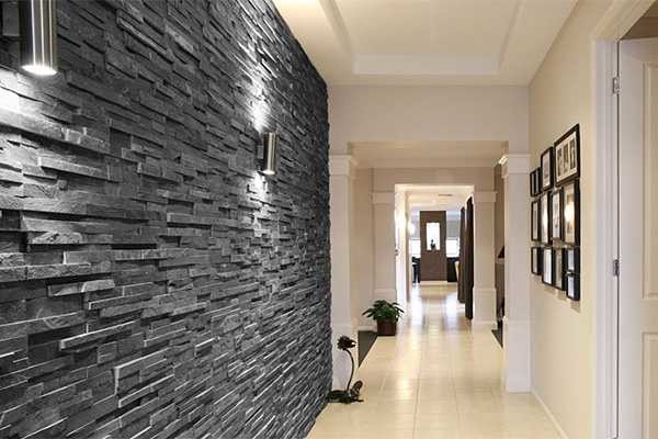 One of the options for decorating the hallway with decorative stone