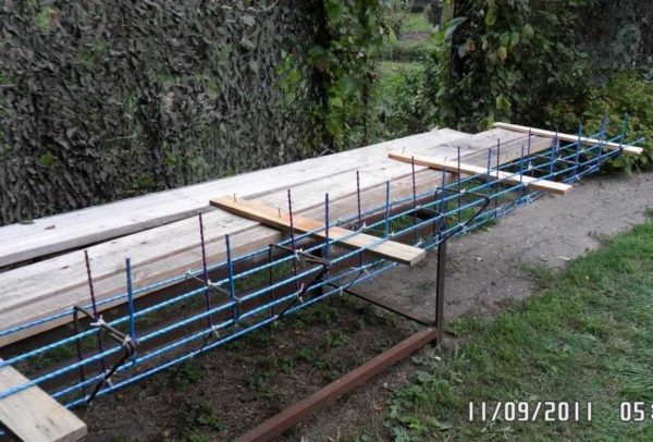 Knife frame linked