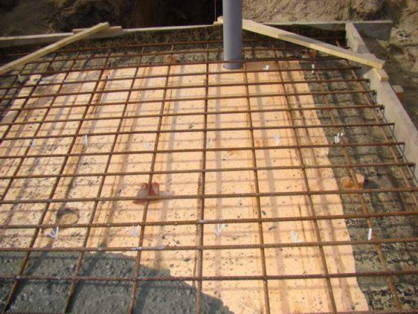 Formwork, insulation, reinforcement of the cellar floor slab