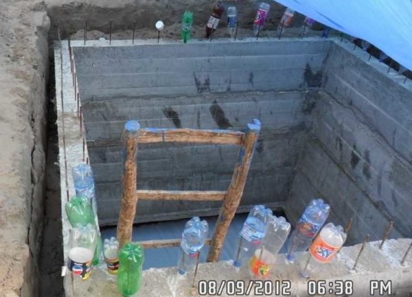 The walls of the cellar sank to the required depth