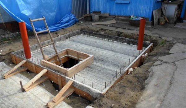 We fix the formwork with spacers
