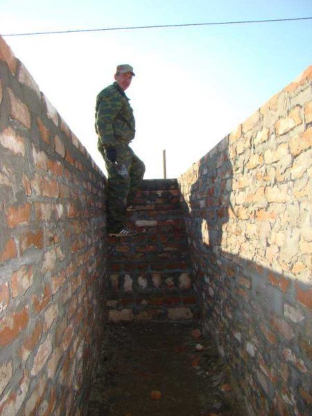 The pit is ready, through it we get into the cellar