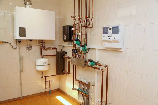Installation option for a wall-mounted gas boiler - up to the wall at least 10 cm