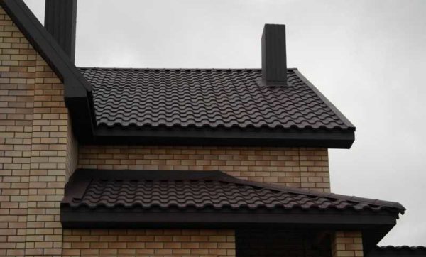 Exterior view of the roof with Andalusia metal tiles