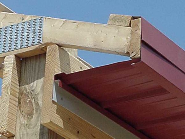 How to hem the roof overhang with a profiled sheet