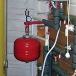 The heating expansion tank can be hung on the bracket