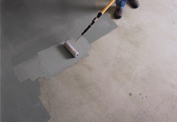 Concrete paint will simultaneously remove dust, give an attractive appearance, and reduce moisture absorption