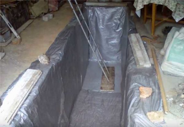 We cover the bottom and walls with a waterproofing film
