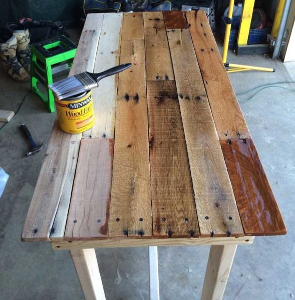 The do-it-yourself table for a summer residence is almost ready. It remains to cover it with varnish