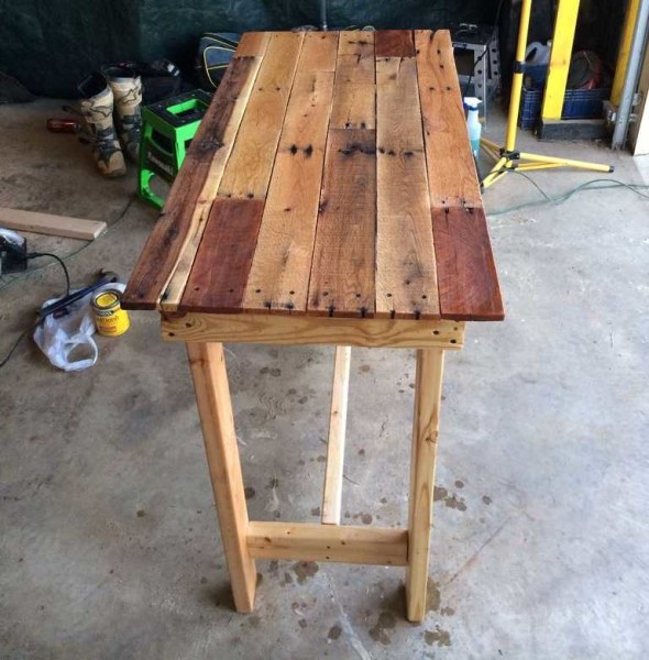 DIY table for summer cottages is ready to use