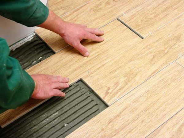 Option for laying porcelain stoneware under a tree