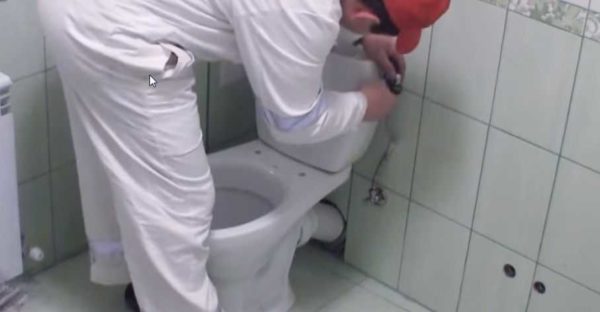 We connect the toilet to the water supply