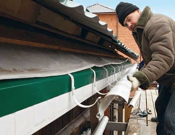 Installation of the gutter from the outside