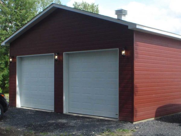 The garage of their sandwich panels is warm, has a solid look