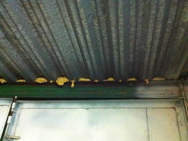 The traditional way to get rid of cracks in the garage from a metal profile is polyurethane foam