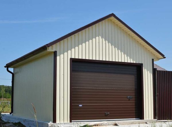 A garage made of corrugated board can be made independently
