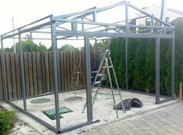 In places where garage doors are attached, the racks are made reinforced
