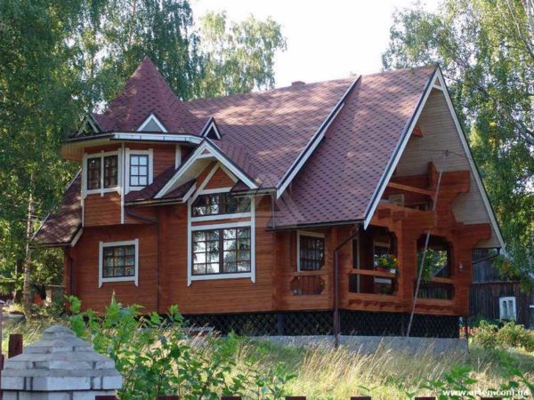 Flexible bituminous shingles can be used on roofs of any shape