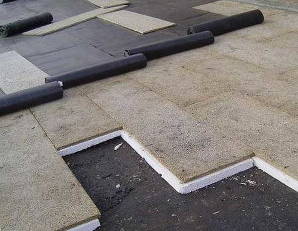 The base for the welded roof can be rigid mats of mineral wool or high density polystyrene foam