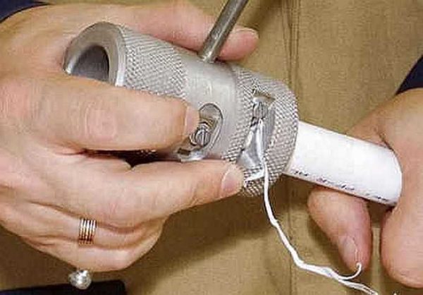 For foil-reinforced pipes, polypropylene is cut to foil