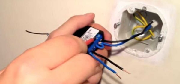 We connect the regulator to the power supply