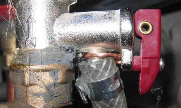 It looks like the installed valve to relieve pressure in the water heater