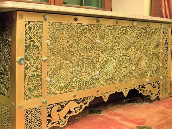 Looks like a chest from a fairy tale. This is done using laser cutting