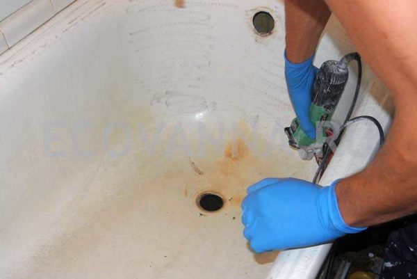 Often the enamel is cleaned off with a grinder with an abrasive nozzle.