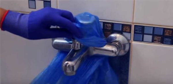 We wrap the taps with film or bags