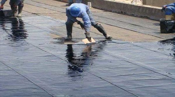 Method of mounting roll roofing on mastic