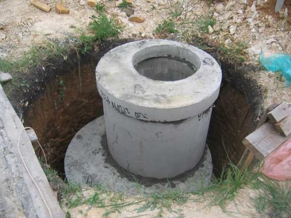 Prefabricated neck of small diameter ring and overlap