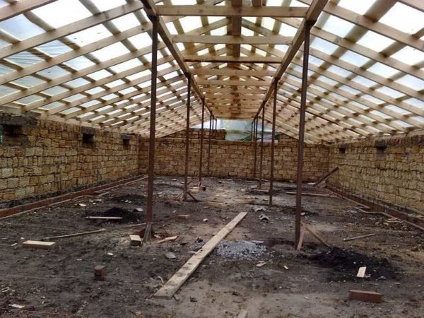 The height of the walls is 1.7 m, the height in the ridge is 2.5 m. A vapor barrier has been laid along the rafters, there will be more insulation, from below it will fit with a board (without an attic)