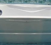 Do-it-yourself installation of an acrylic bathtub is over