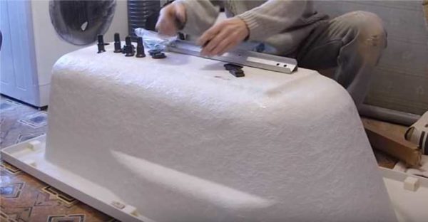 Completeness of an acrylic bathtub with legs