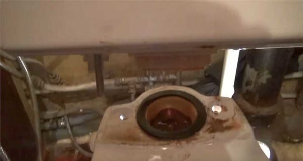 Remove the cistern from the bowl