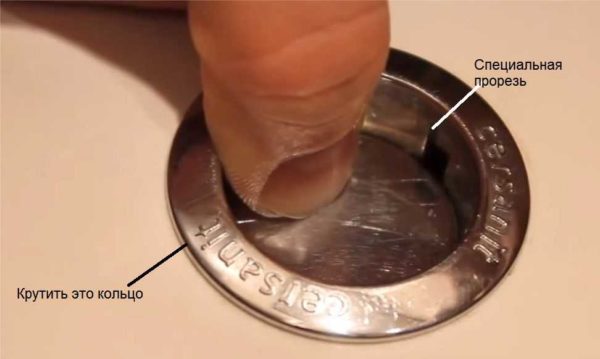 How to remove the lid from a tank with a button