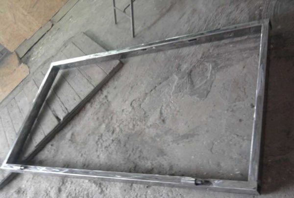 Welded on the hinges