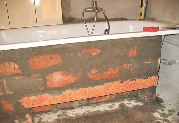 Bathtub brick screen ready for tiling
