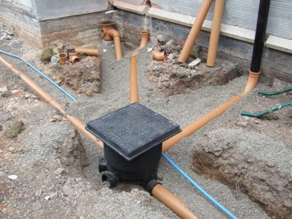 When installing storm sewers near the house, it is better to use plastic pipes for external use.