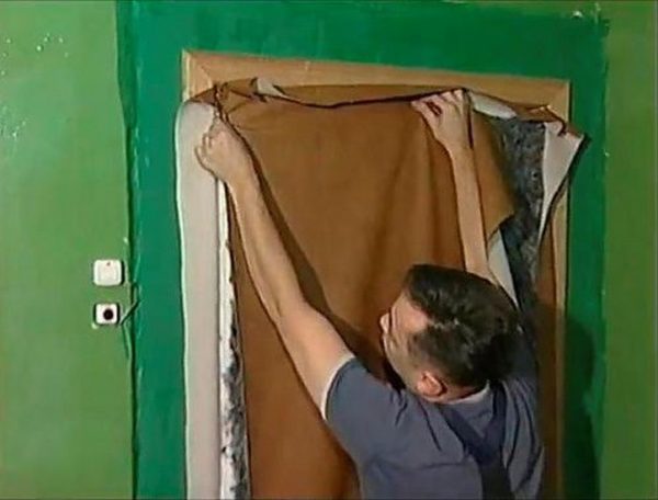 The strip for the roller is fixed in advance, it itself is formed after the upholstery material is fixed